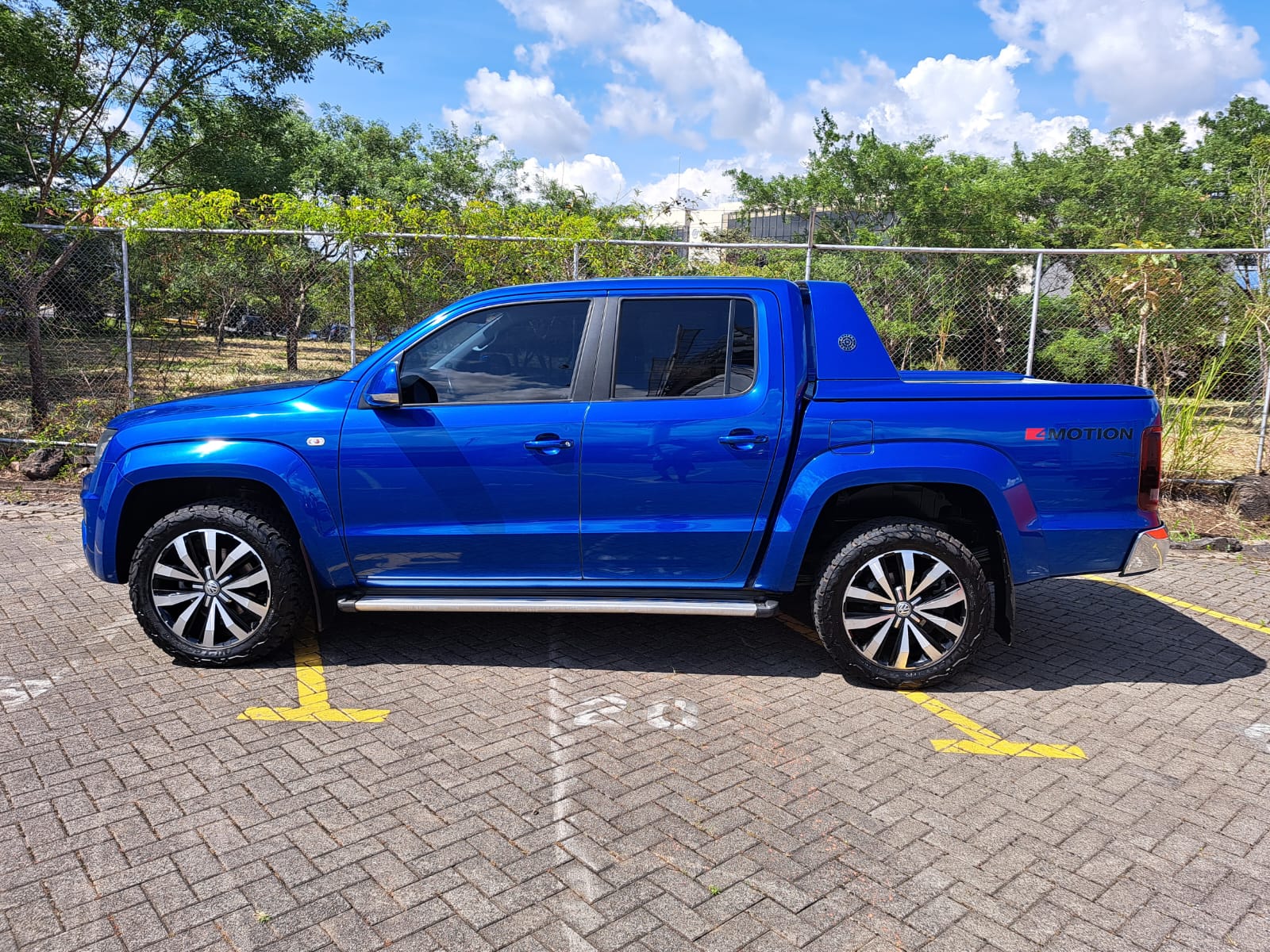 WOLKSWAGEN AMAROK