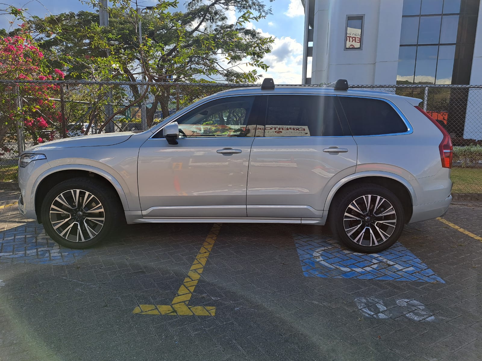 VOLVO XC90 D5 MOMENTUM
