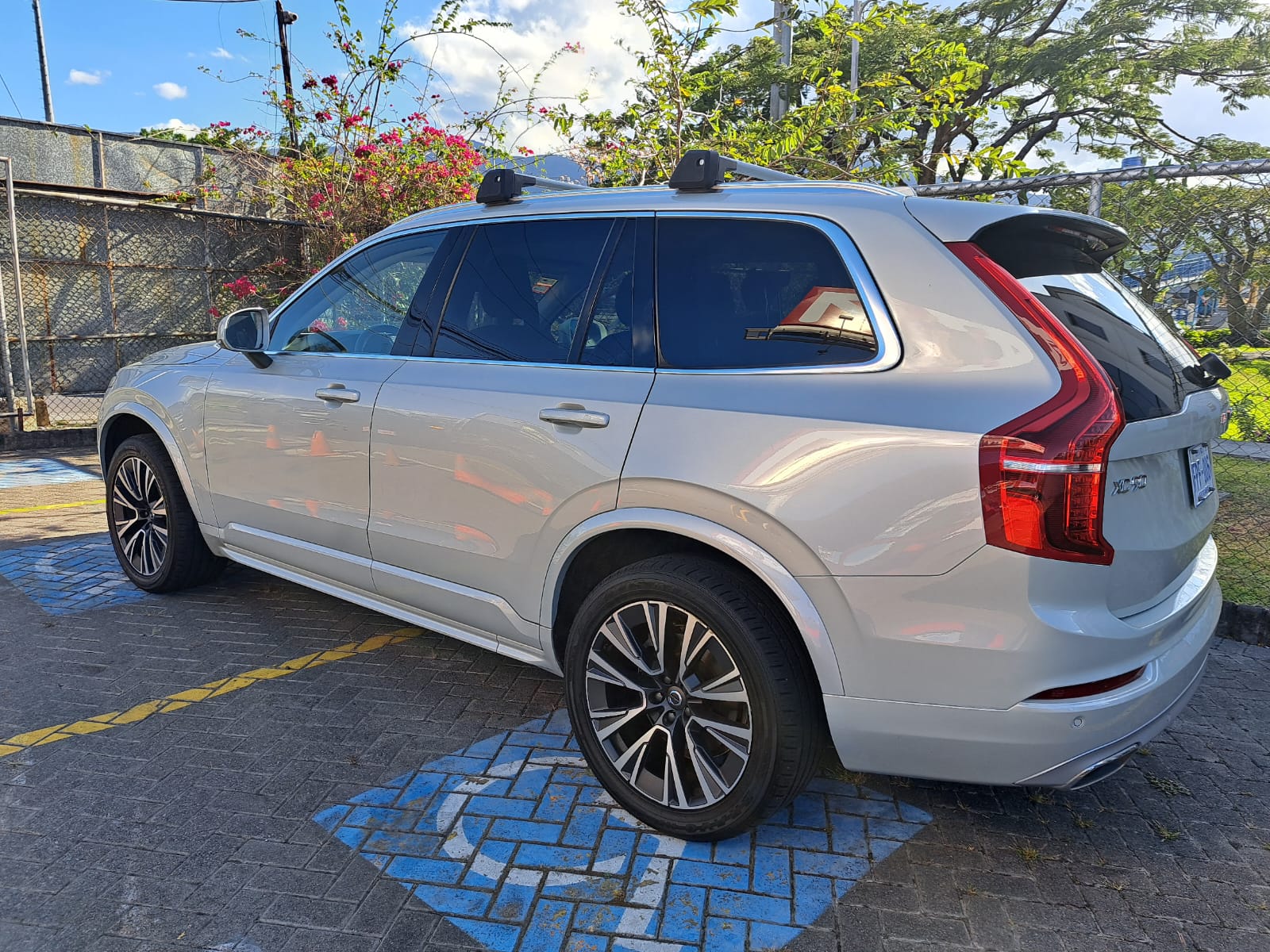 VOLVO XC90 D5 MOMENTUM