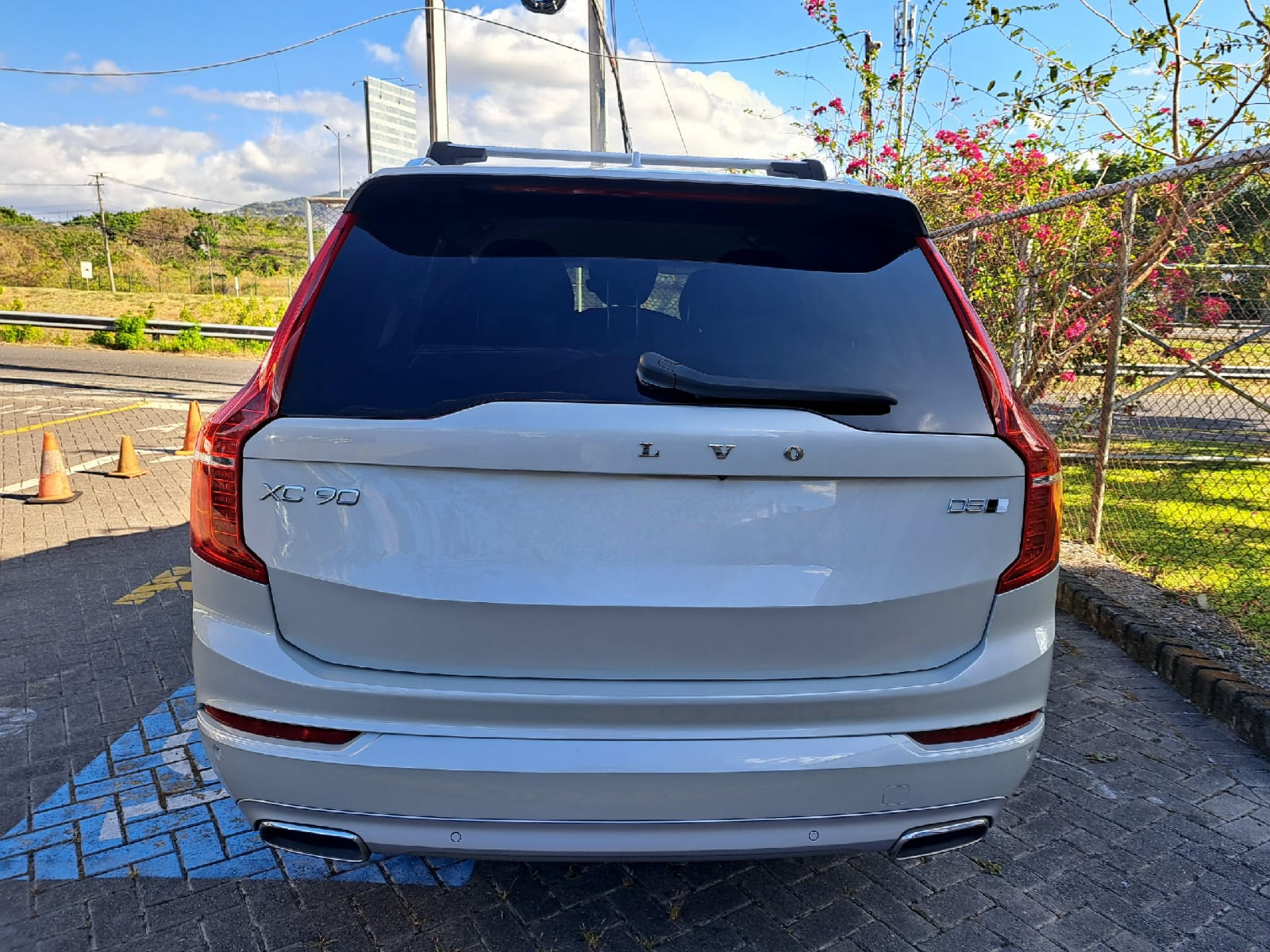 VOLVO XC90 D5 MOMENTUM