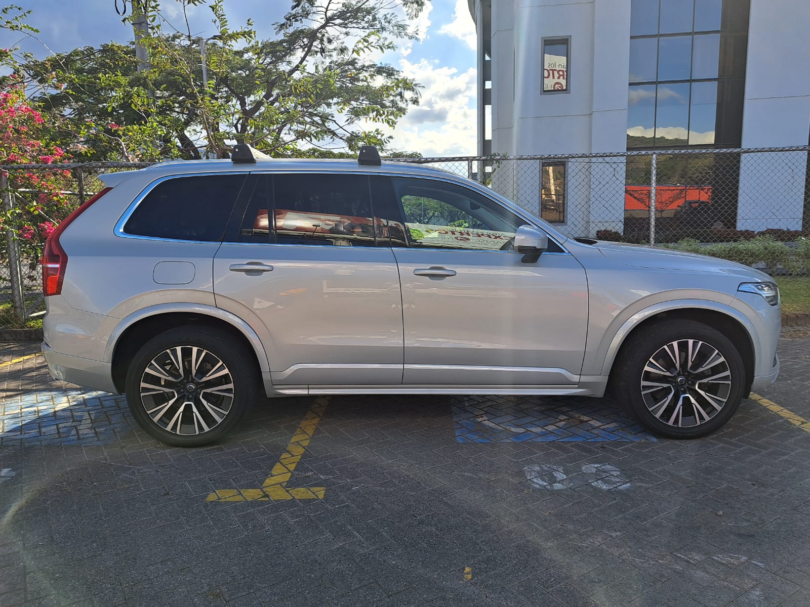 VOLVO XC90 D5 MOMENTUM