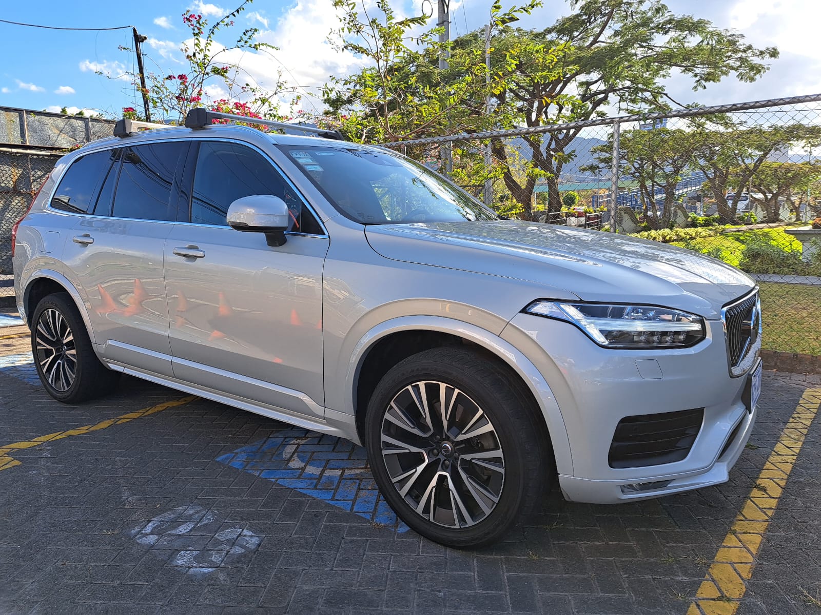 VOLVO XC90 D5 MOMENTUM