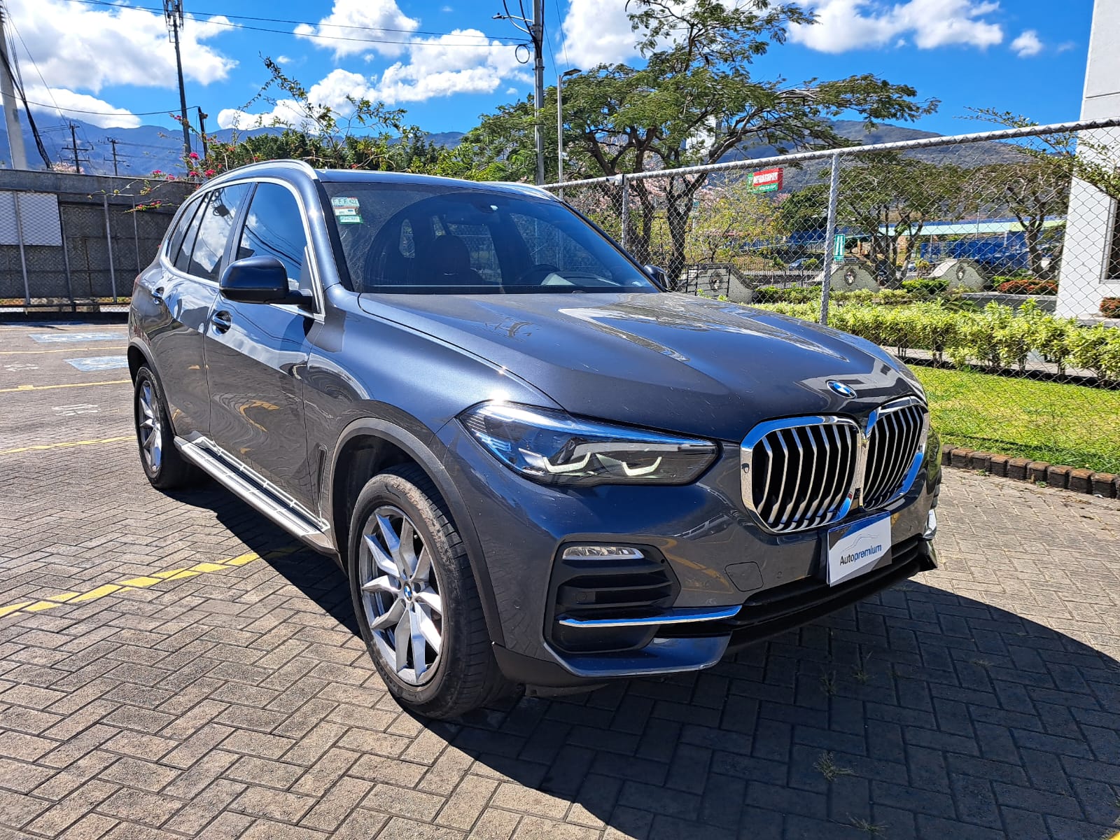 BMW X5 40i