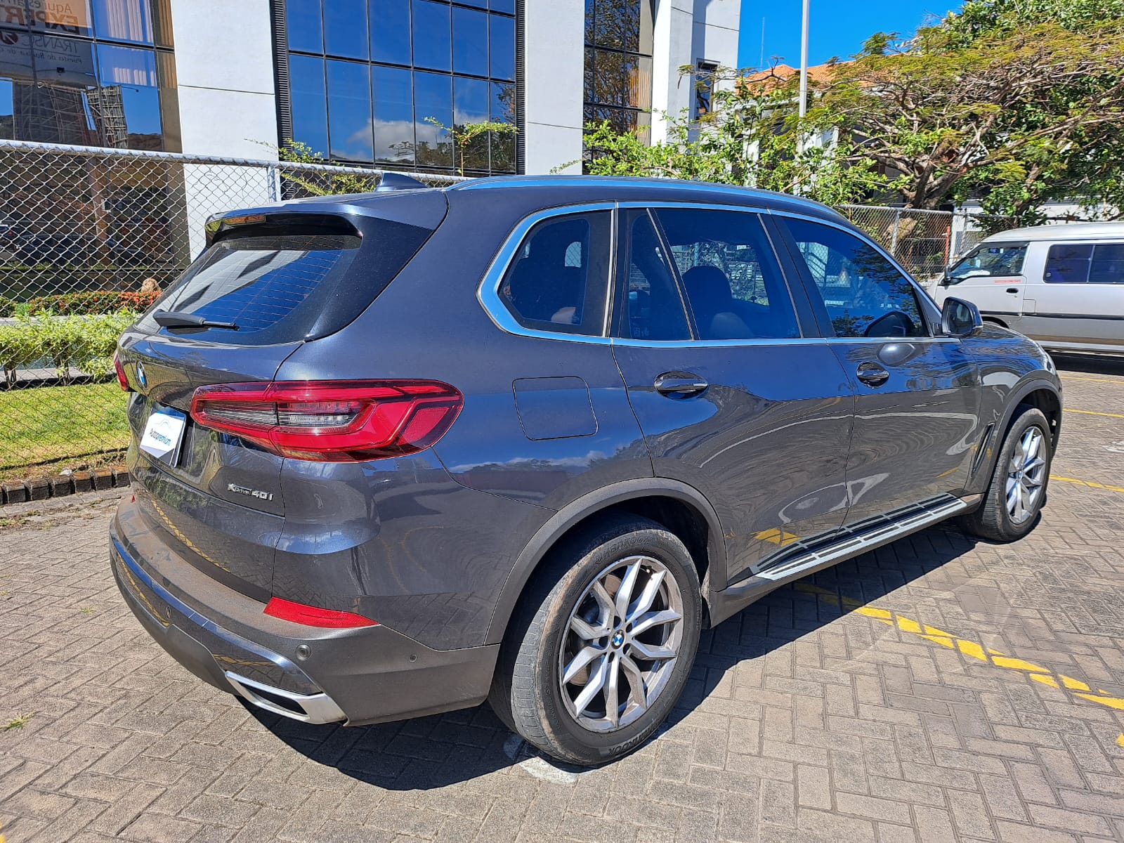 BMW X5 40i