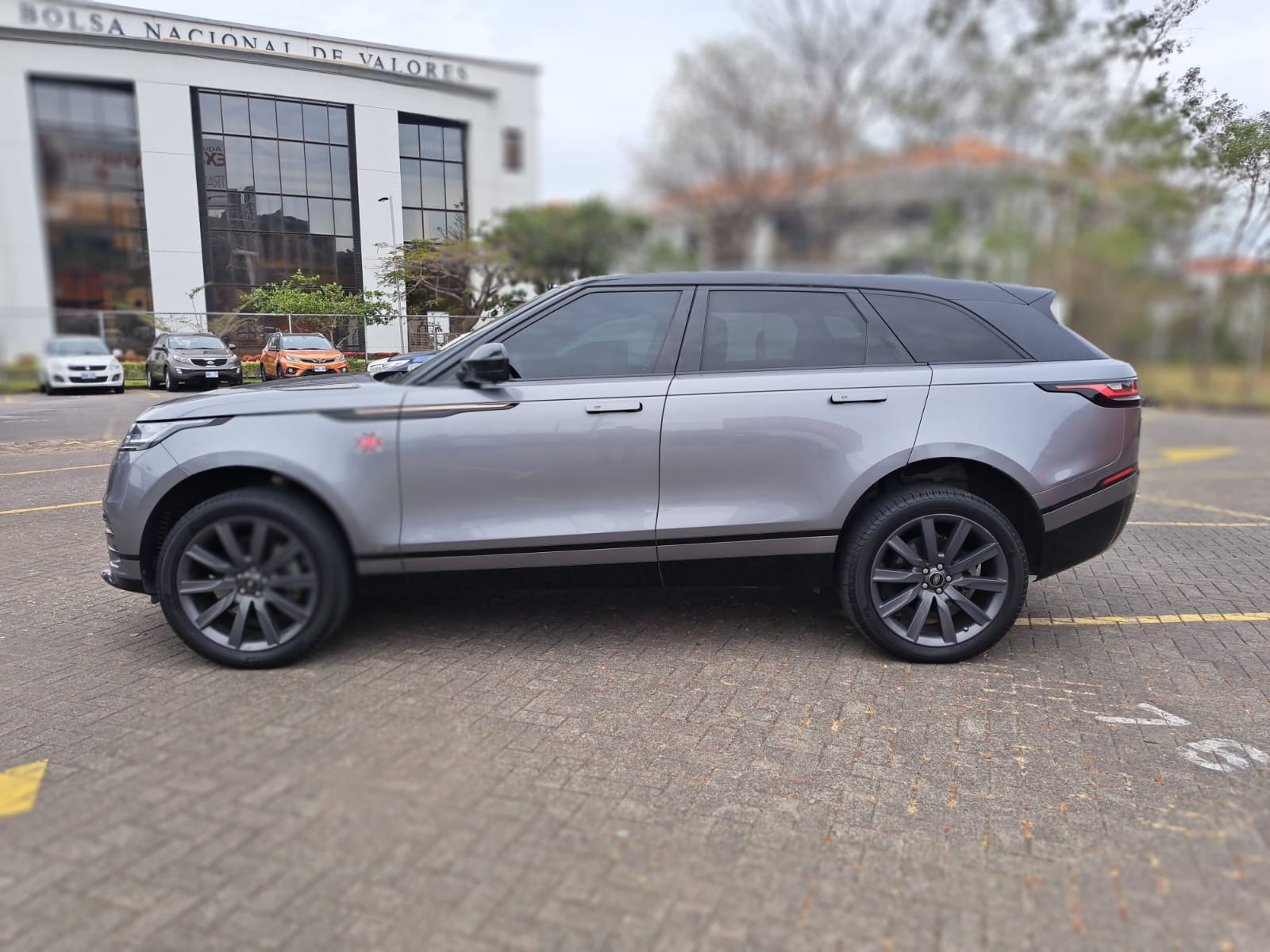 RANGE ROVER VELAR
