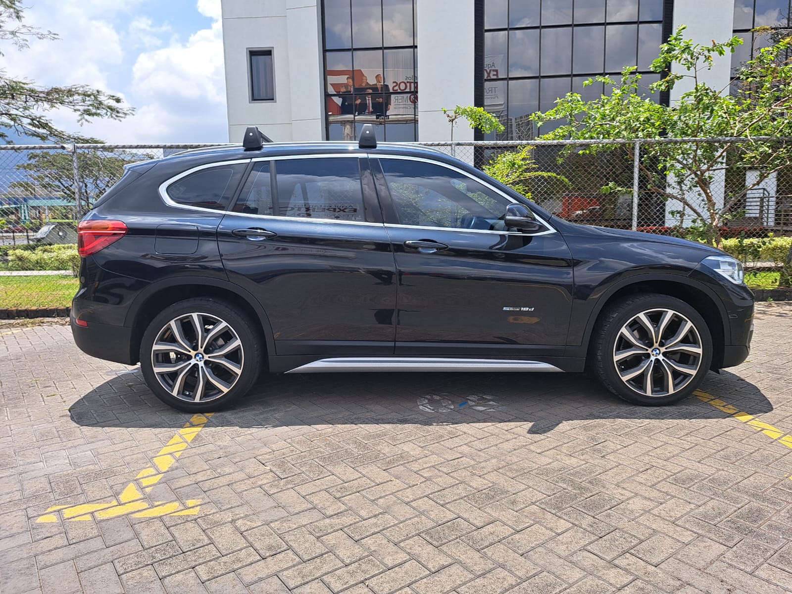 BMW X1 X-LINE