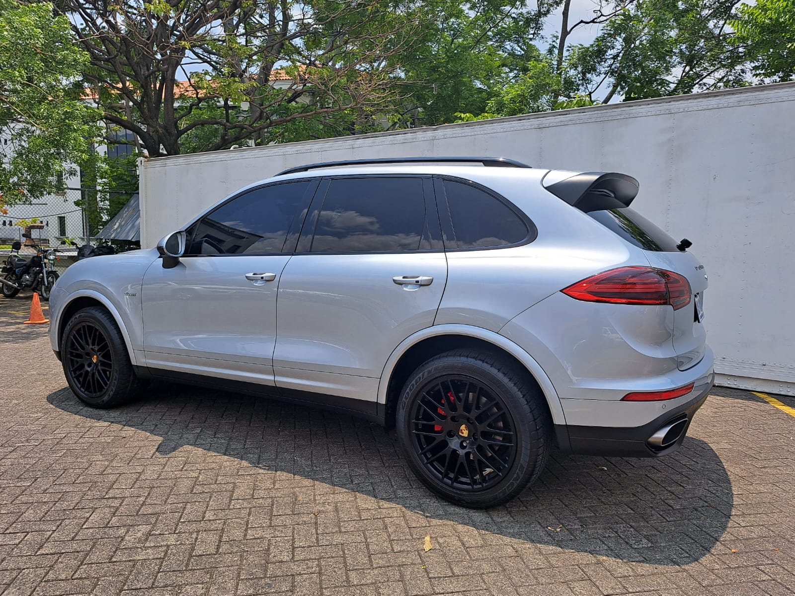 PORSCHE CAYENNE PLATINUM