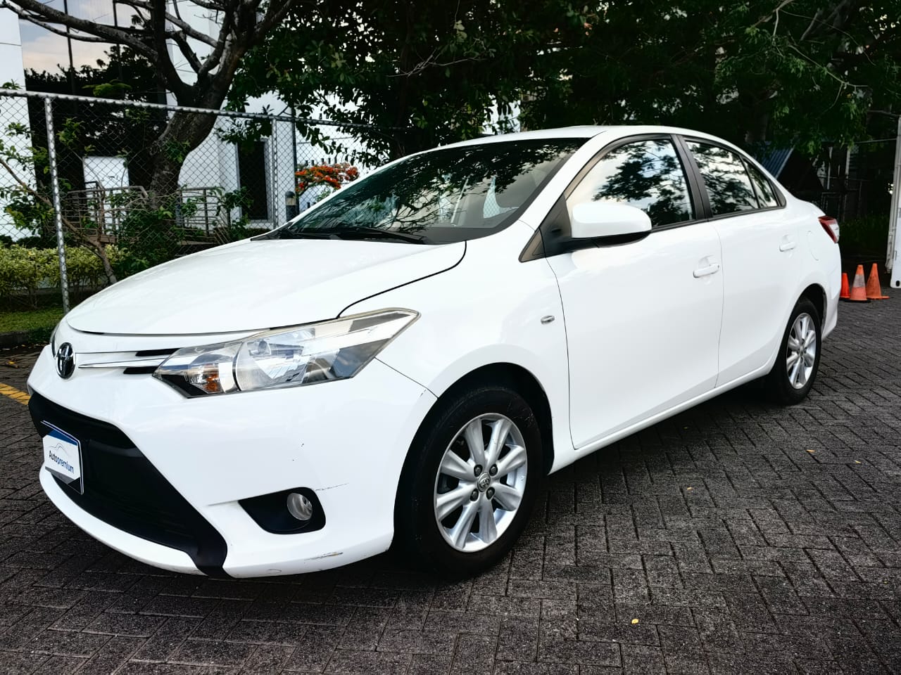 TOYOTA YARIS E
