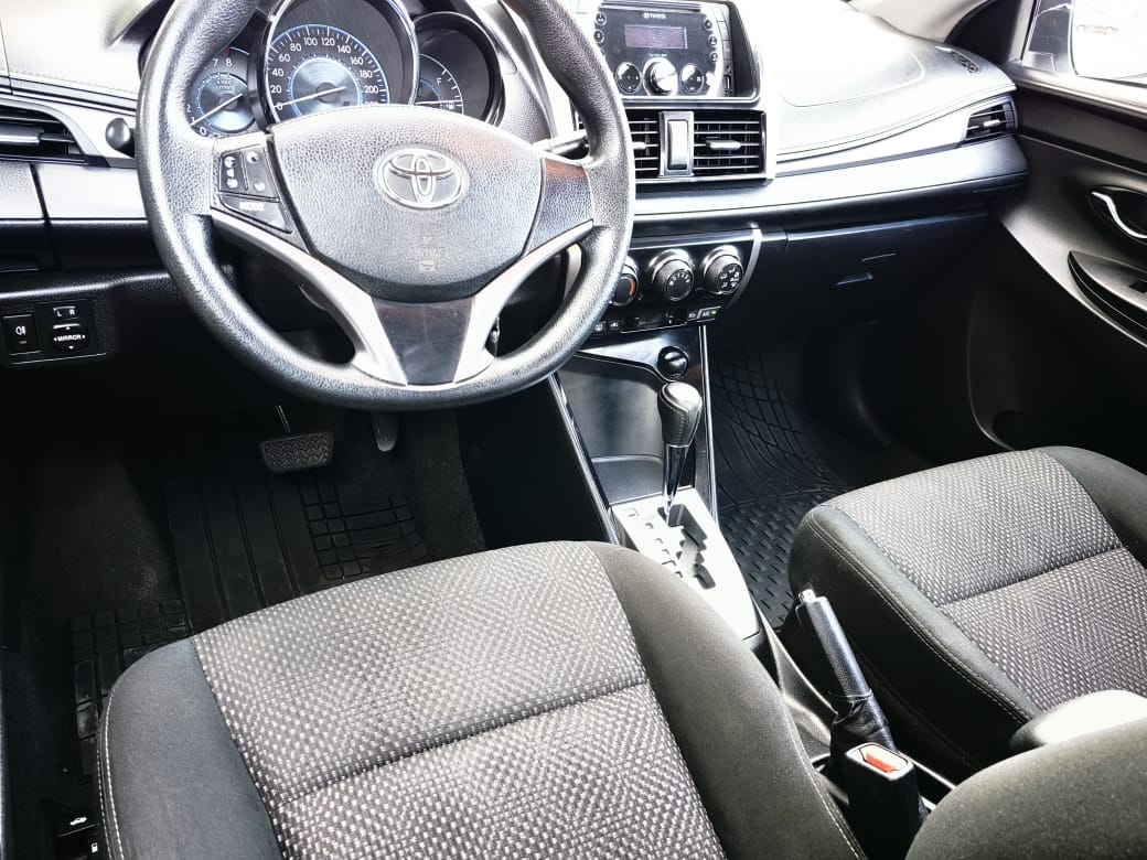 TOYOTA YARIS E