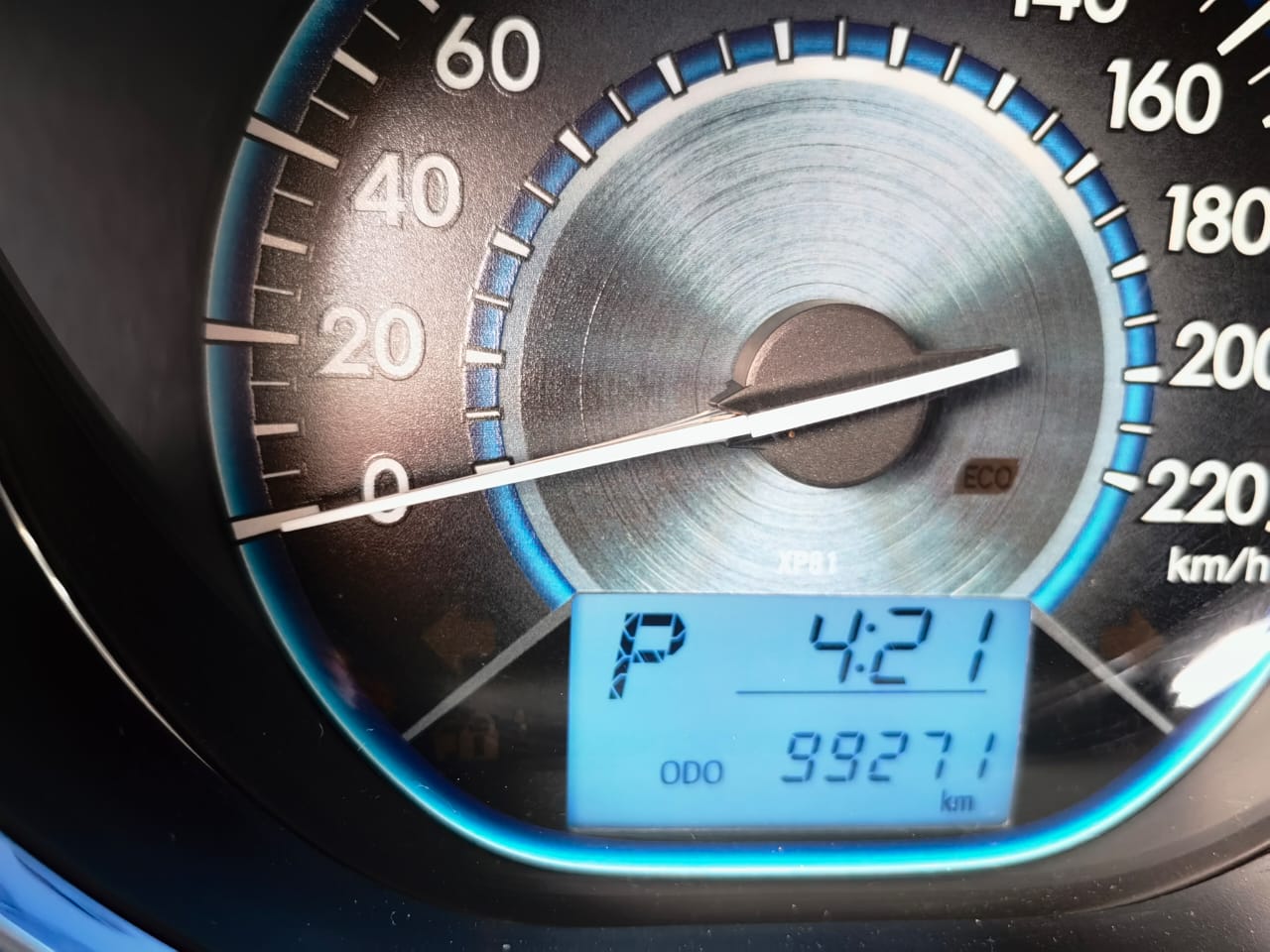 TOYOTA YARIS E