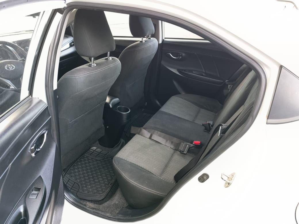 TOYOTA YARIS E