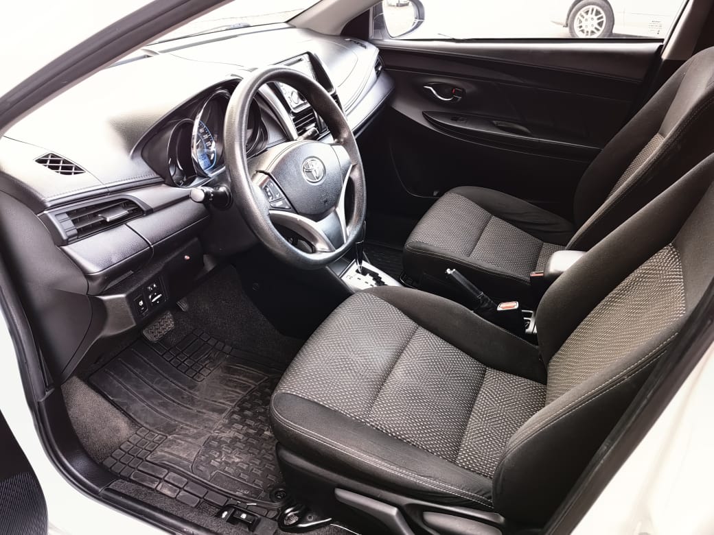 TOYOTA YARIS E