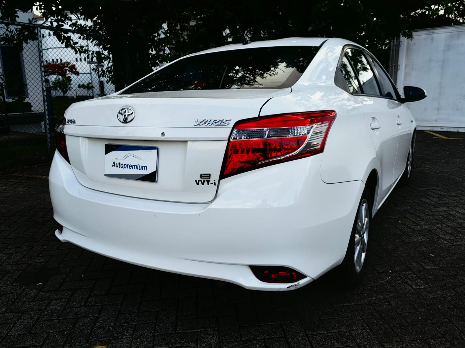 TOYOTA YARIS E