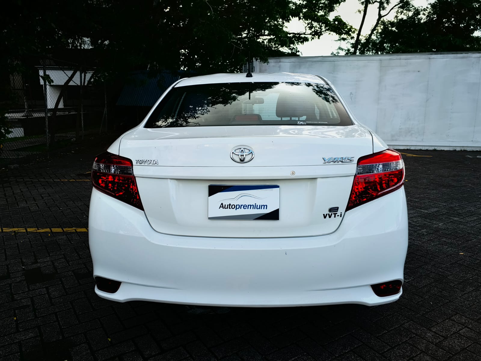 TOYOTA YARIS E