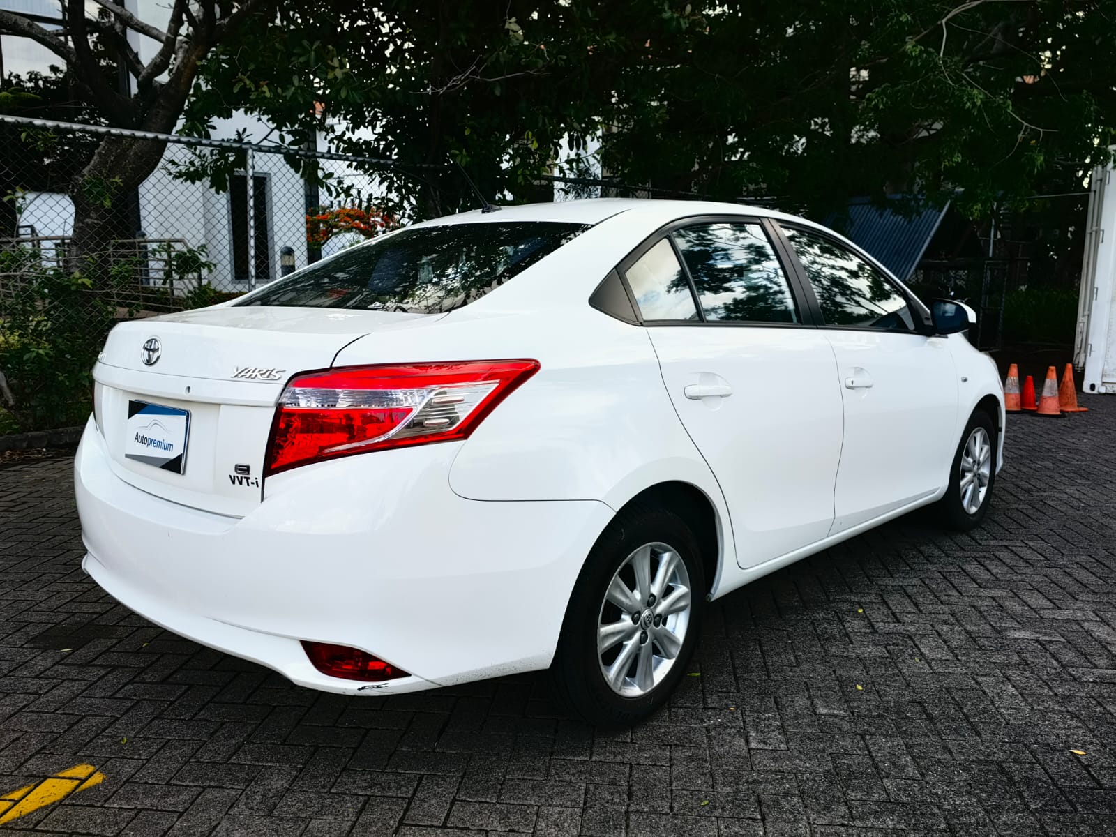 TOYOTA YARIS E