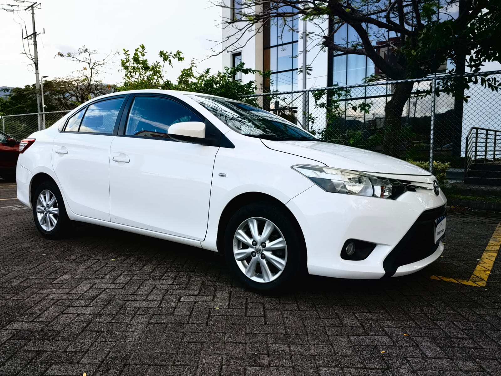 TOYOTA YARIS E