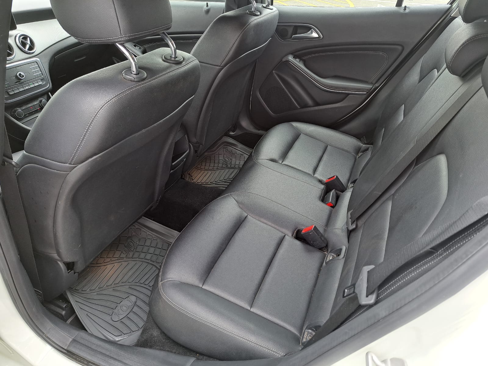 MERCEDES BENZ GLA200