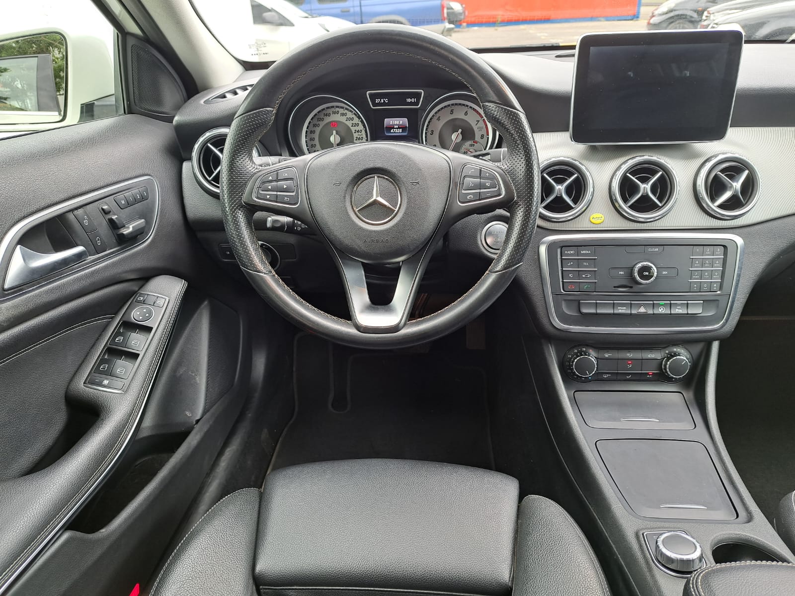 MERCEDES BENZ GLA200