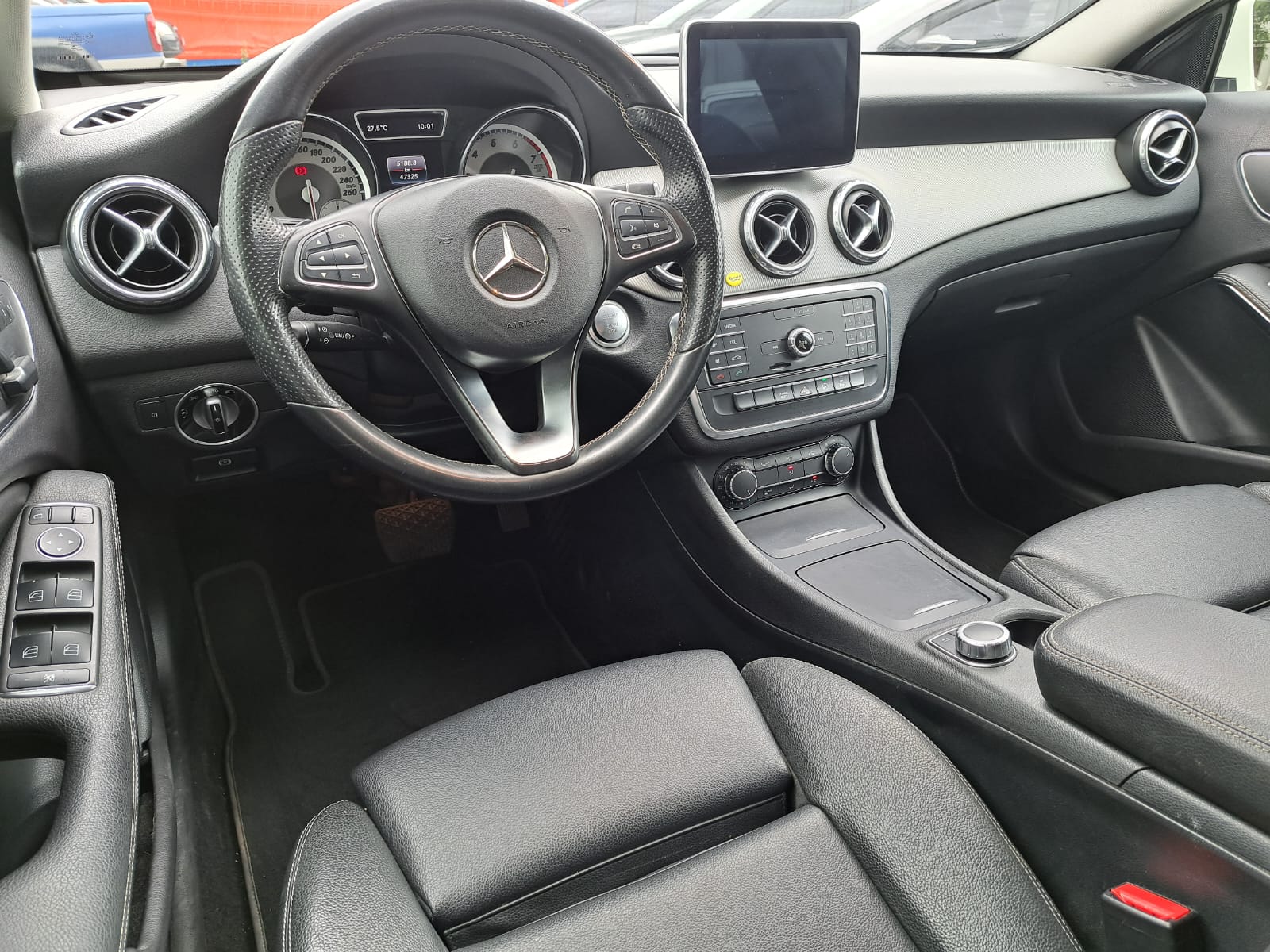 MERCEDES BENZ GLA200