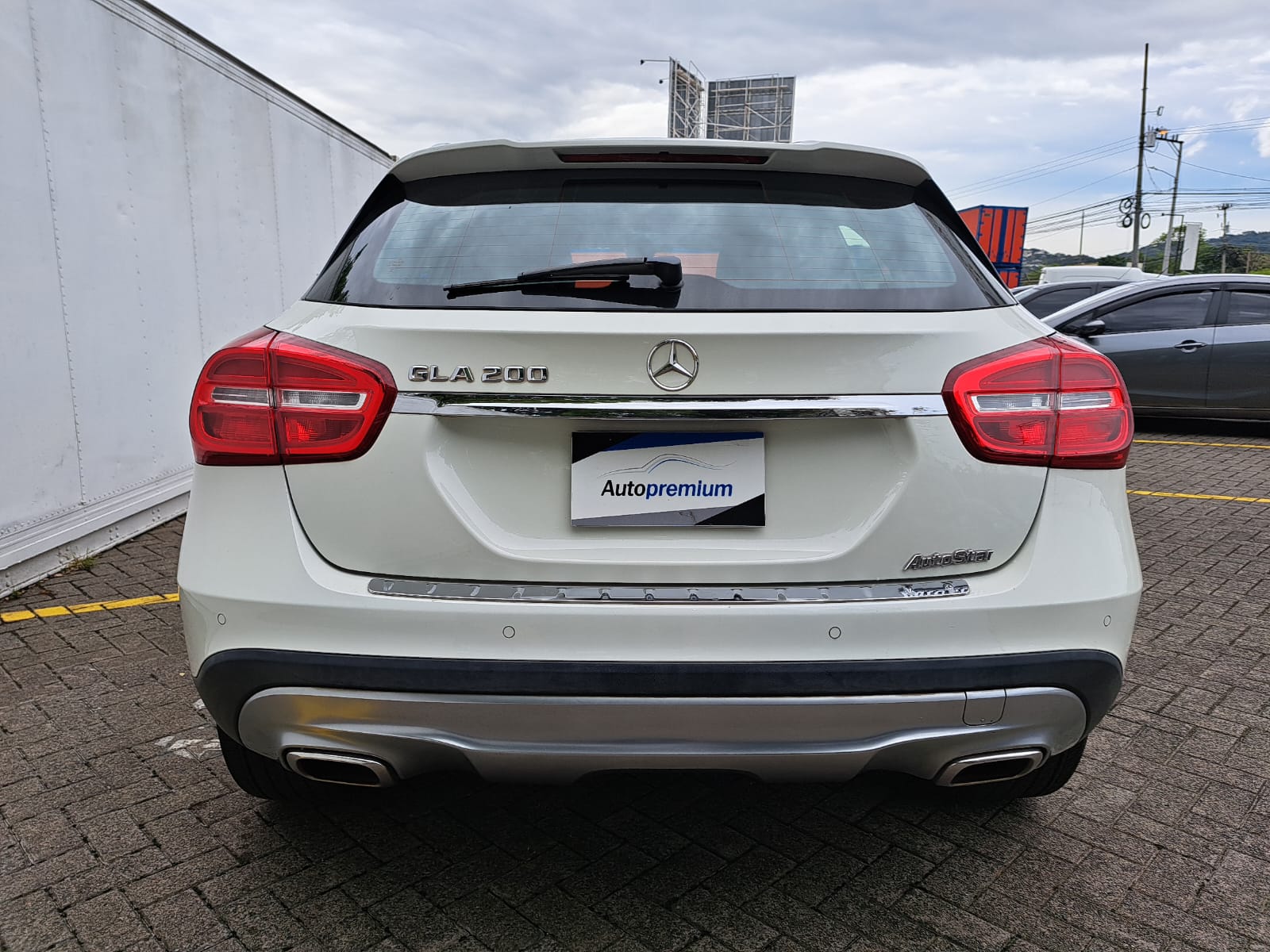 MERCEDES BENZ GLA200