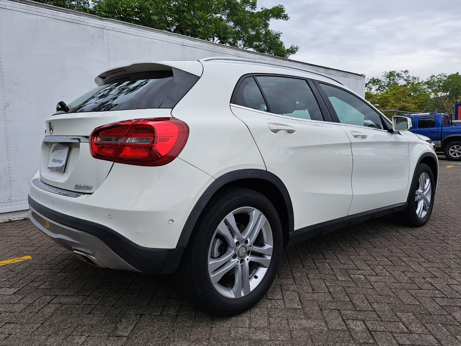 MERCEDES BENZ GLA200