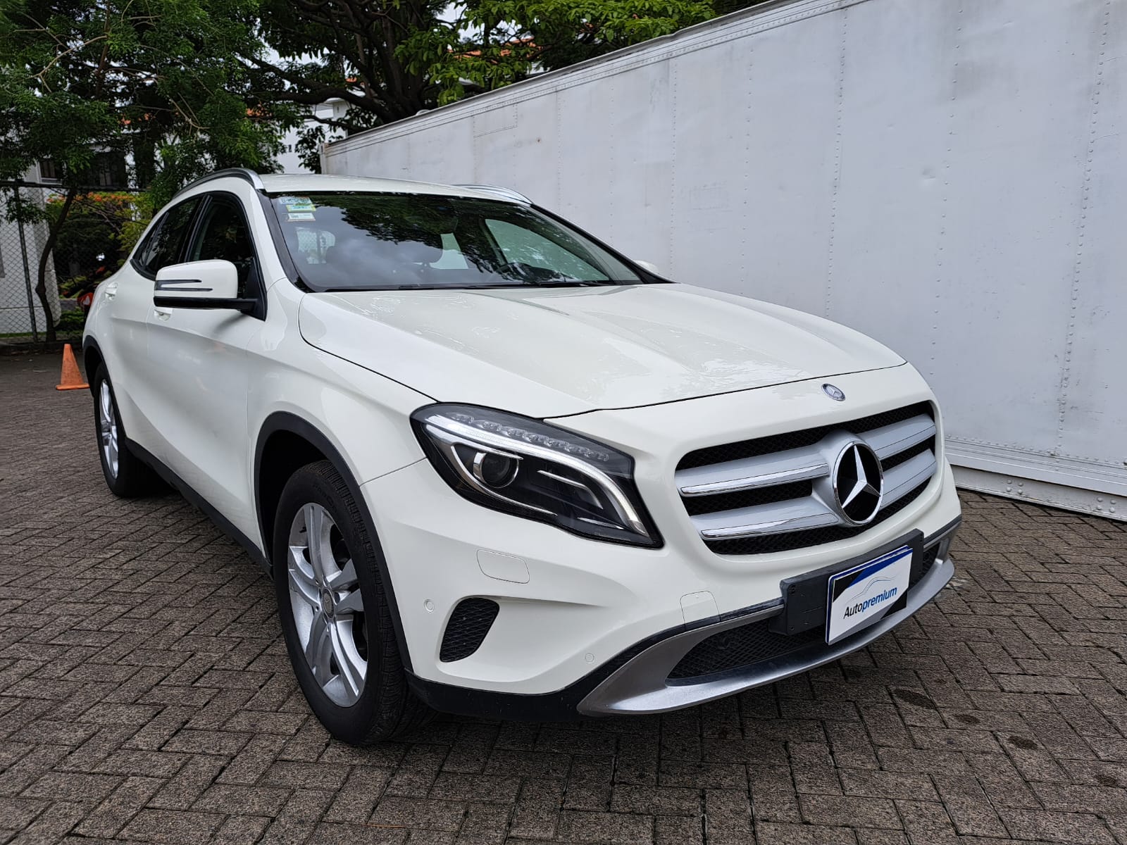 MERCEDES BENZ GLA200