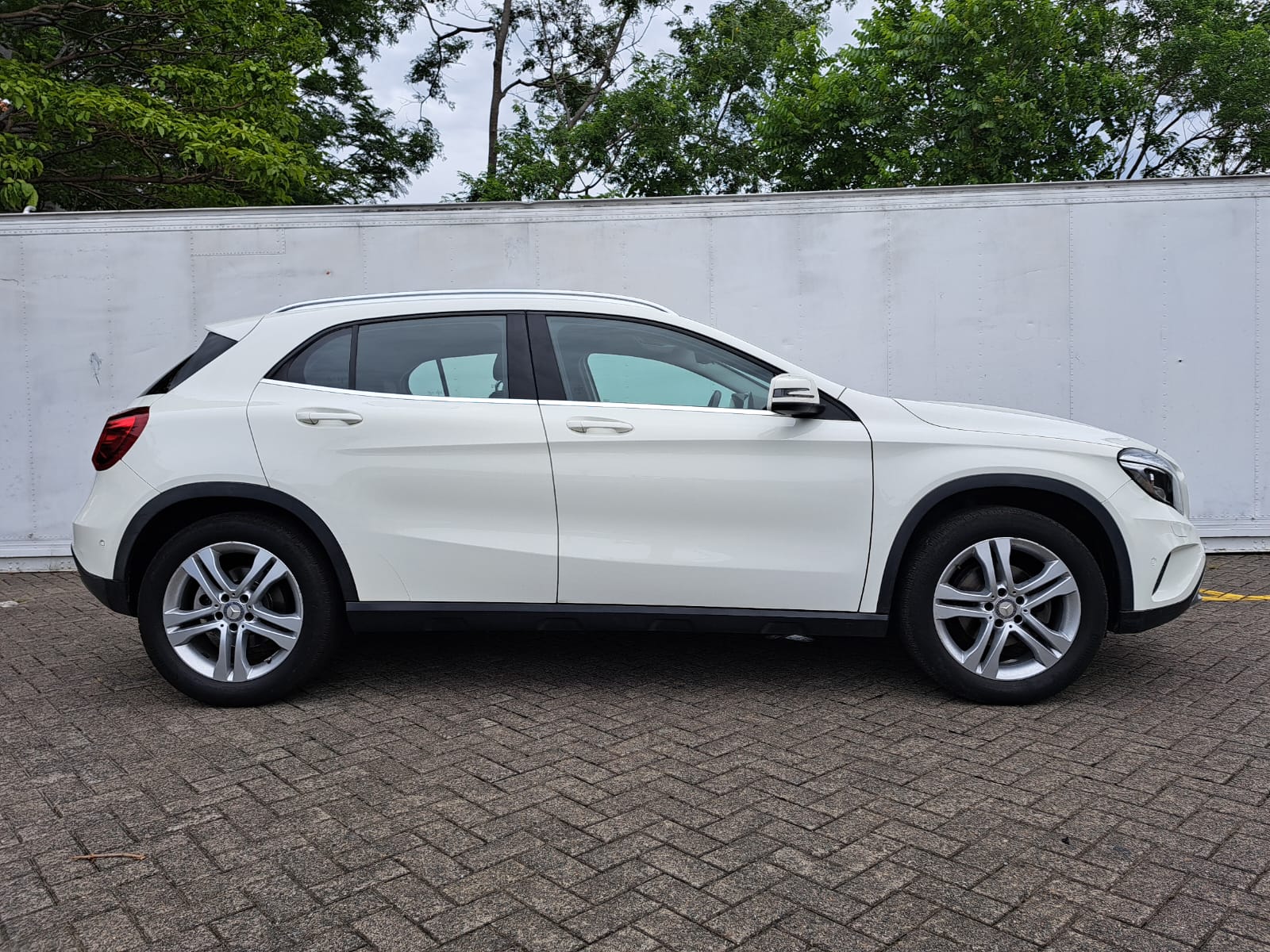 MERCEDES BENZ GLA200