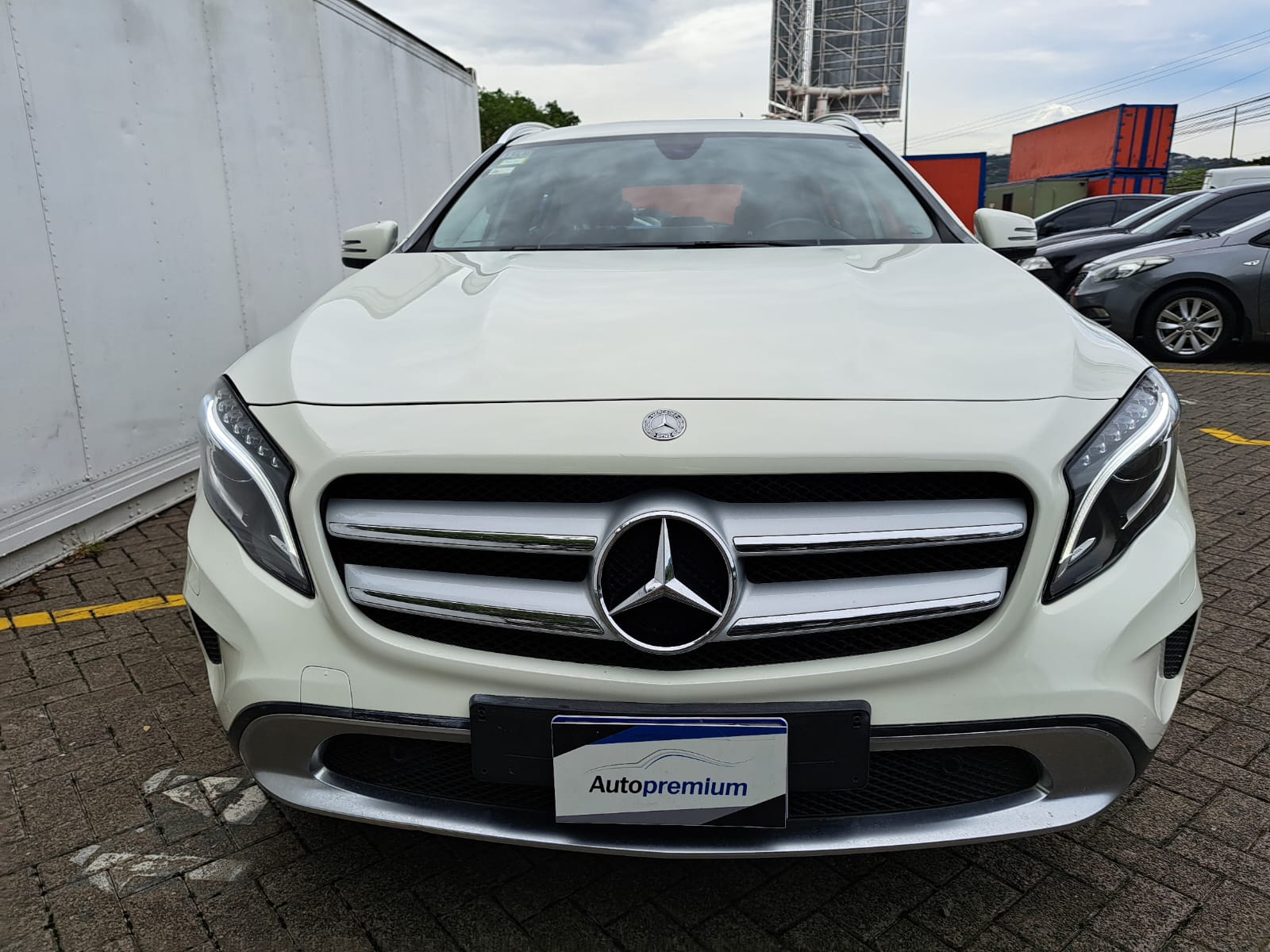 MERCEDES BENZ GLA200