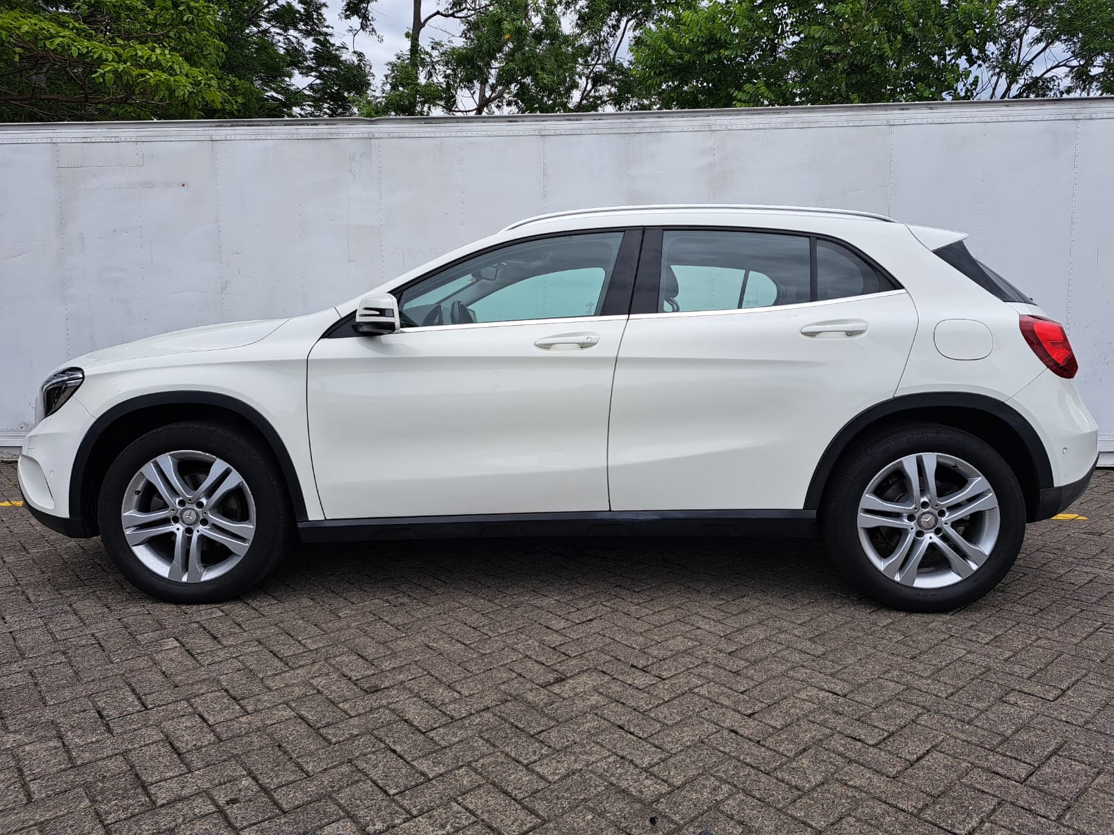 MERCEDES BENZ GLA200