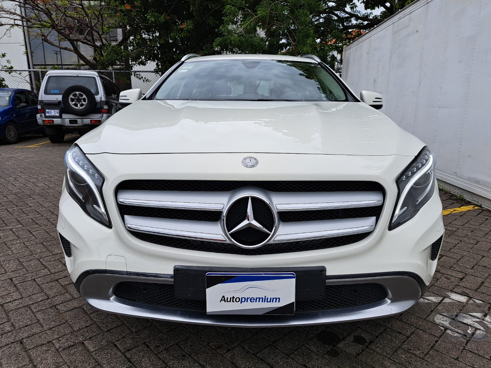 MERCEDES BENZ GLA200