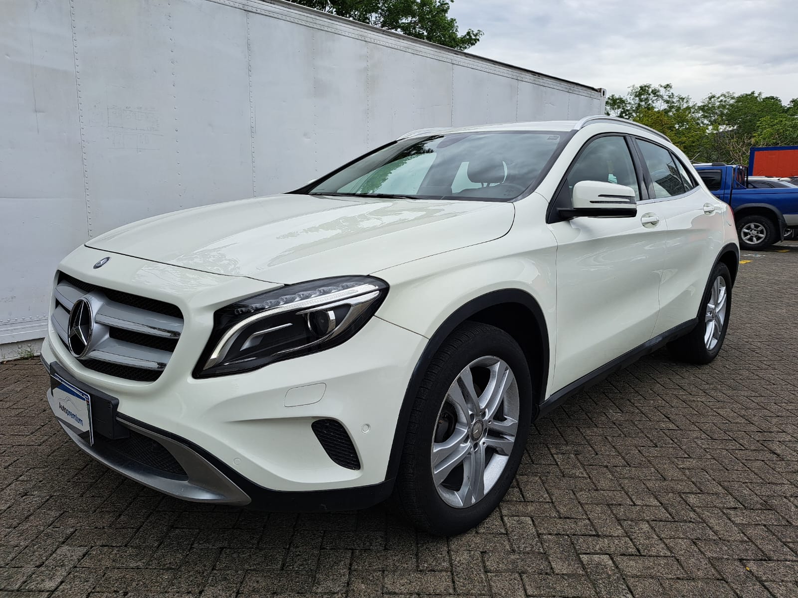MERCEDES BENZ GLA200