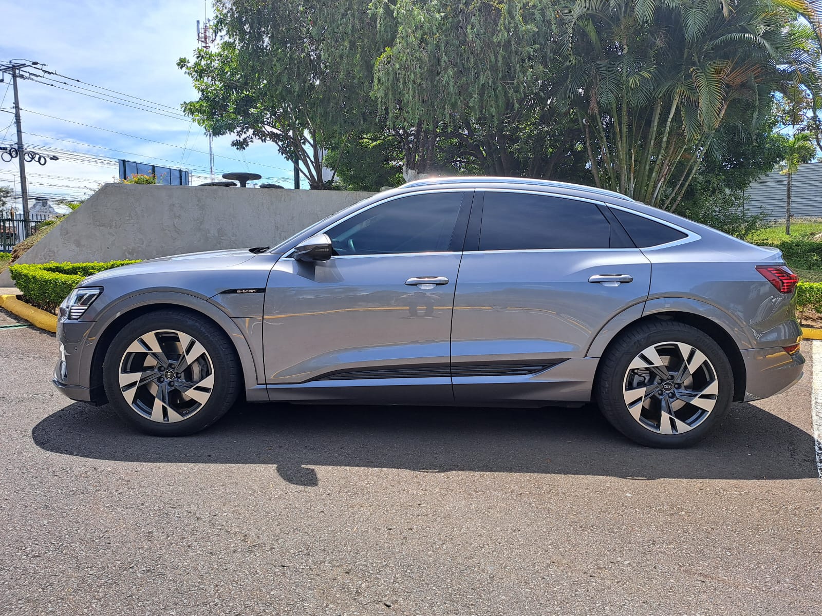 AUDI E-TRON 50 QUATTRO