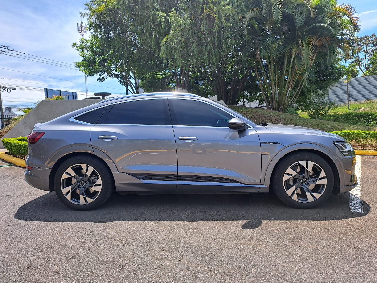 AUDI E-TRON 50 QUATTRO