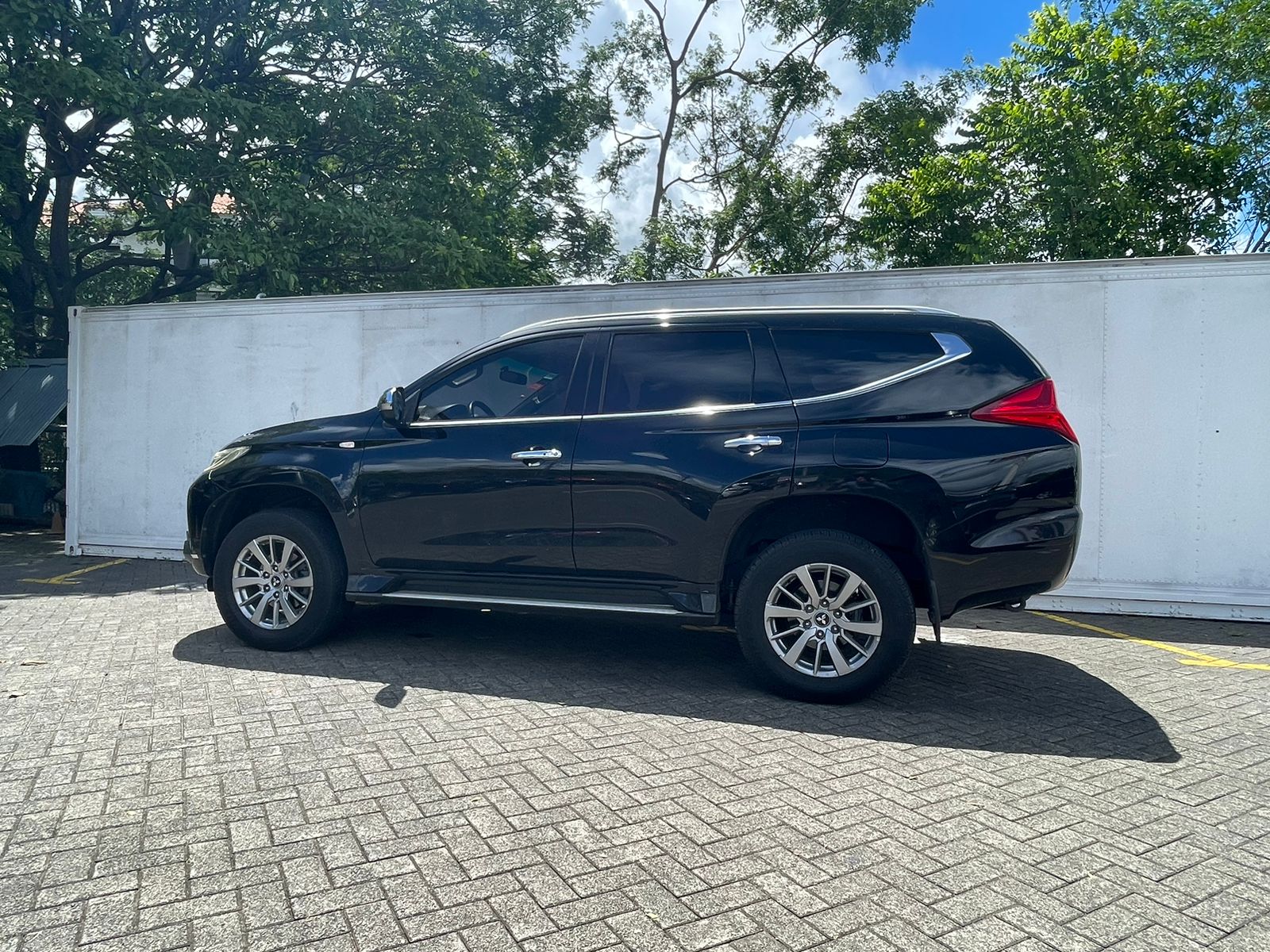 MITSUBISHI MONTERO SPORT