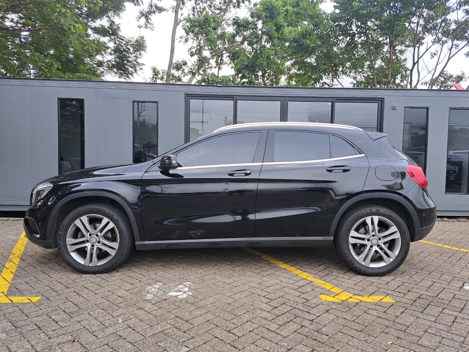 MERCEDES BENZ GLA 180