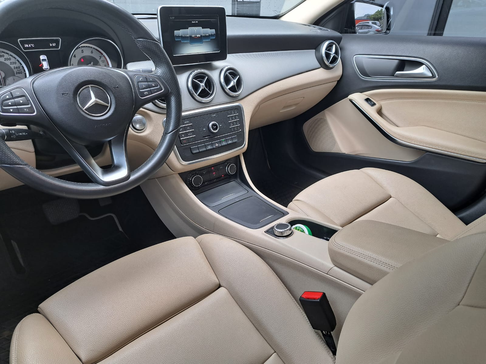 MERCEDES BENZ GLA 180