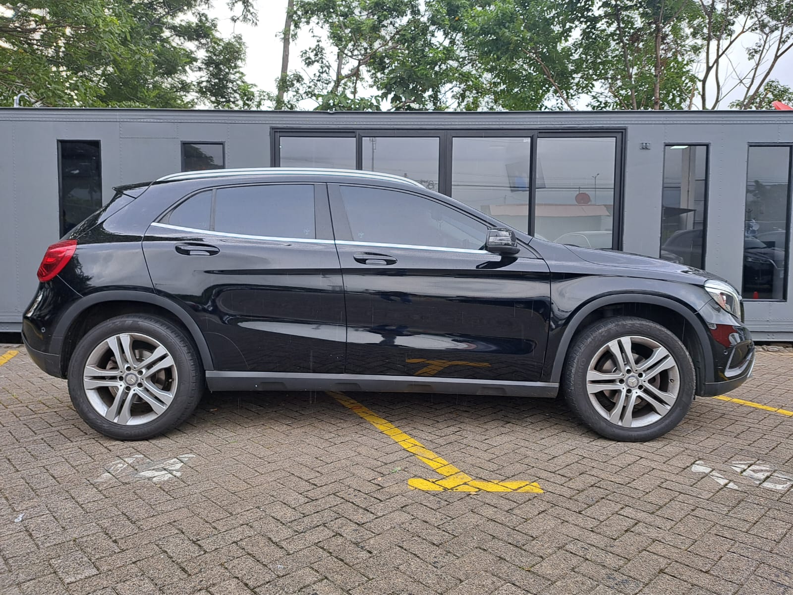 MERCEDES BENZ GLA 180