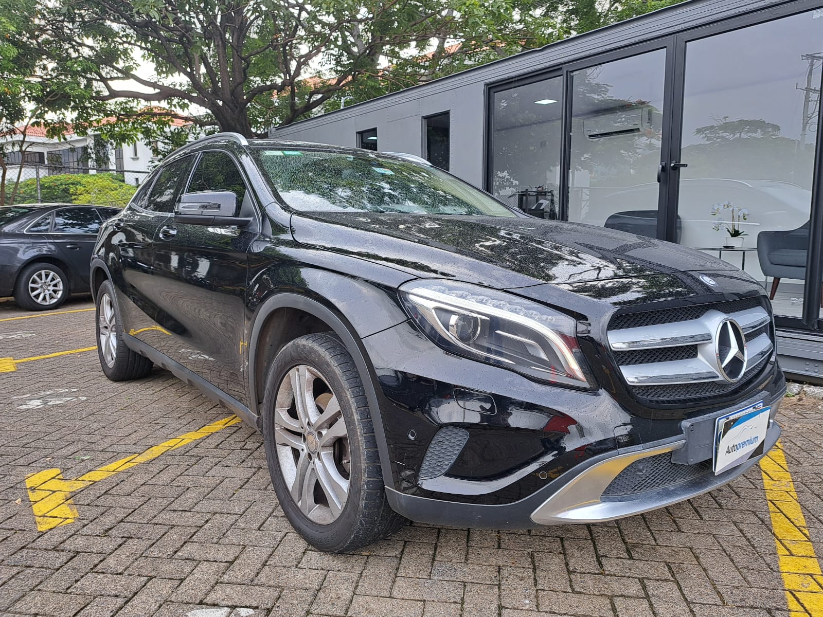 MERCEDES BENZ GLA 180