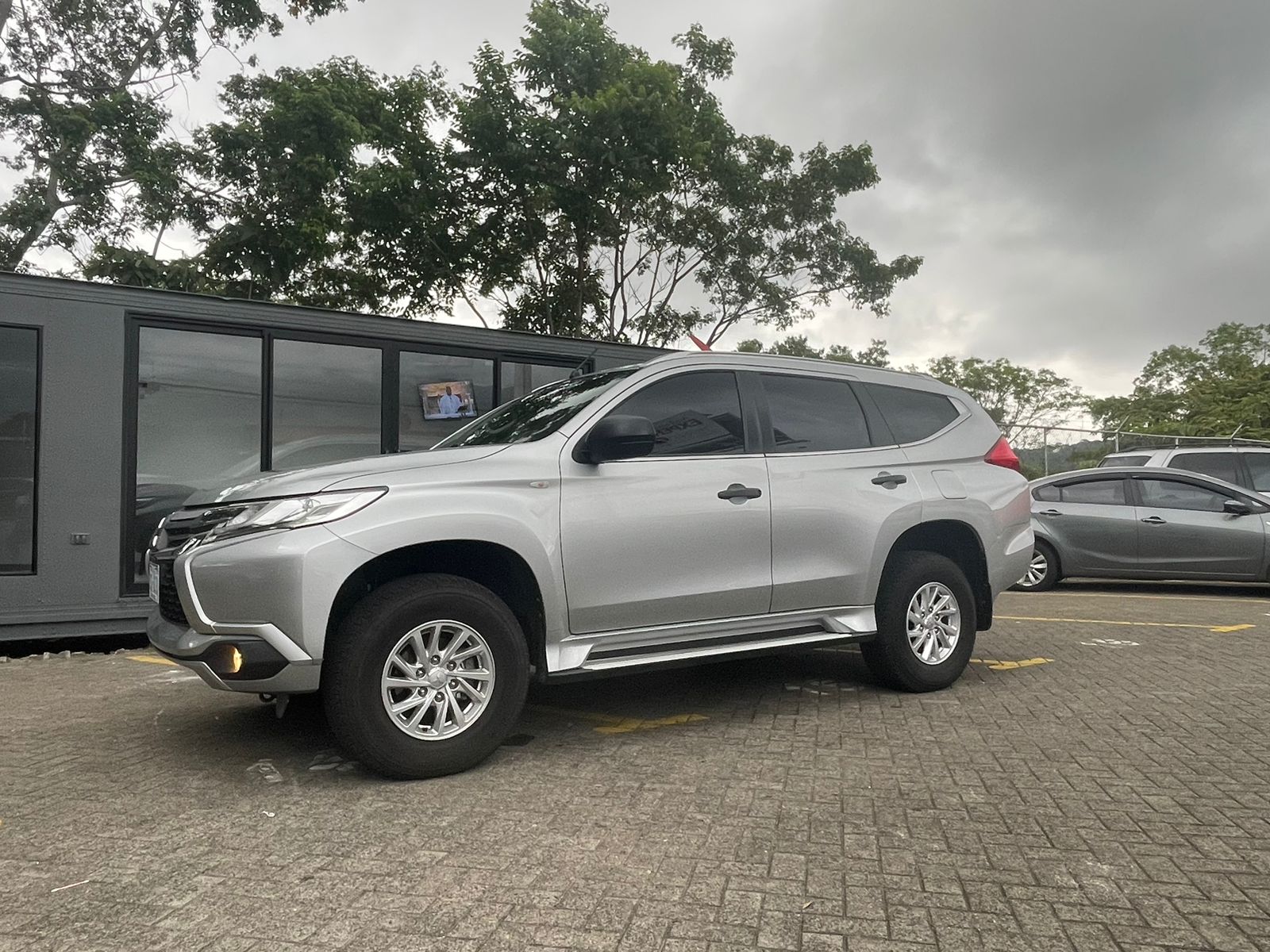 MITSUBISHI MONTERO SPORT