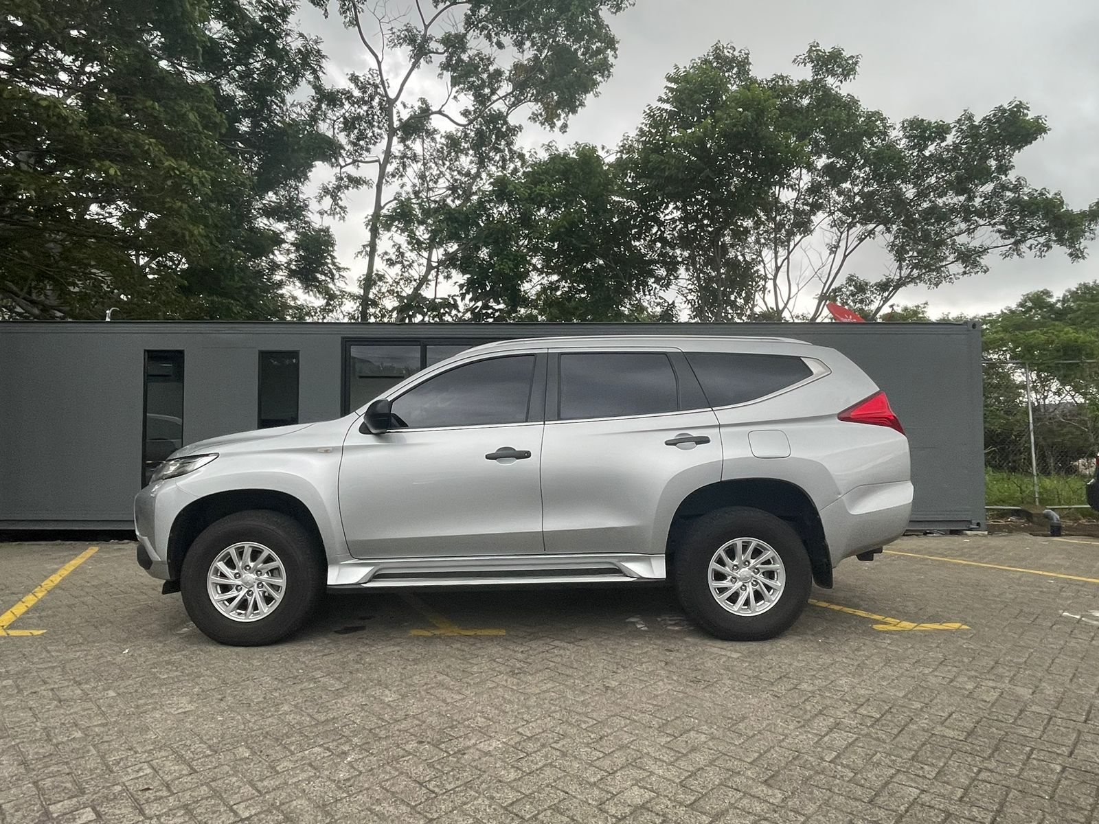 MITSUBISHI MONTERO SPORT