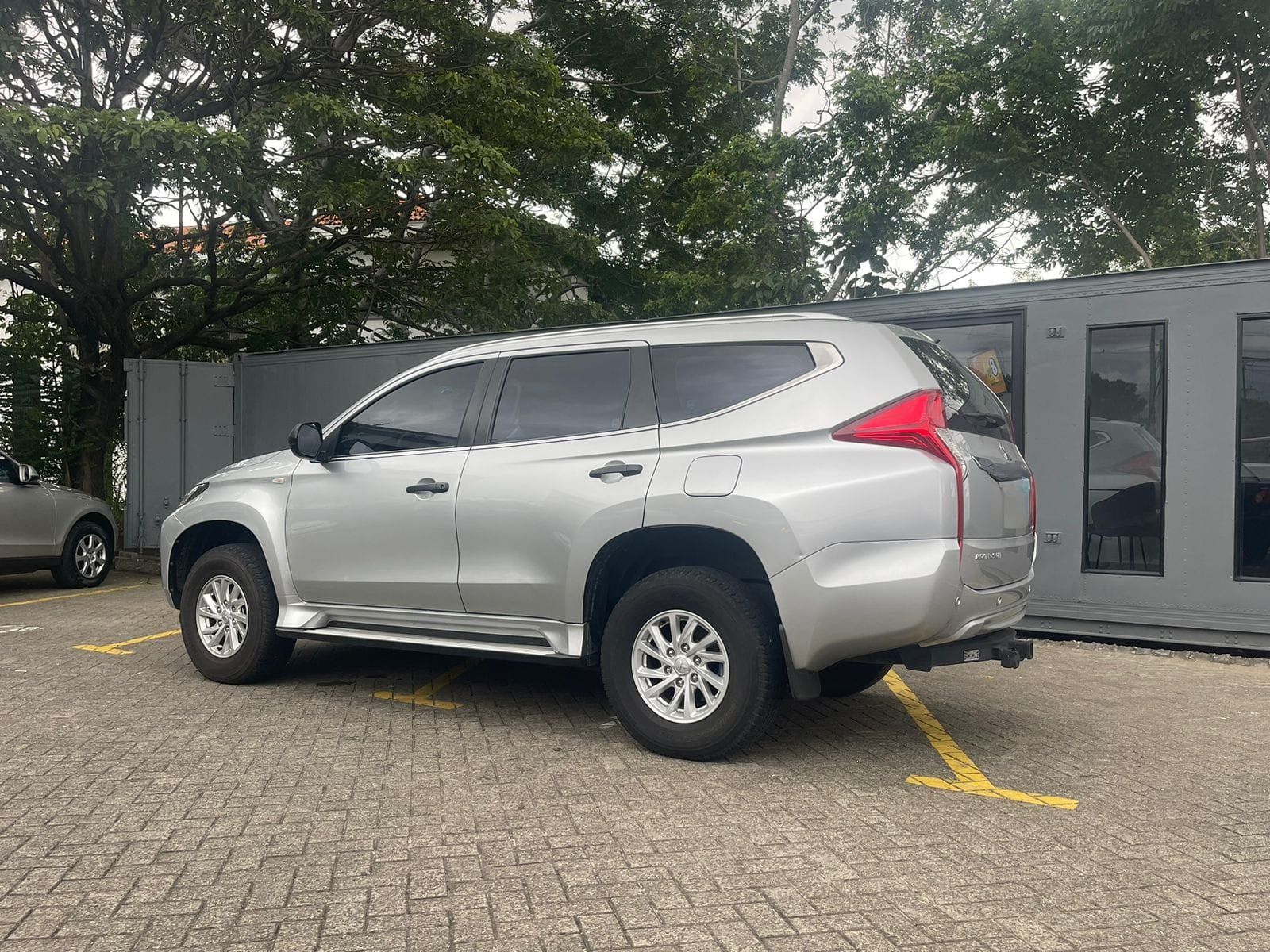 MITSUBISHI MONTERO SPORT