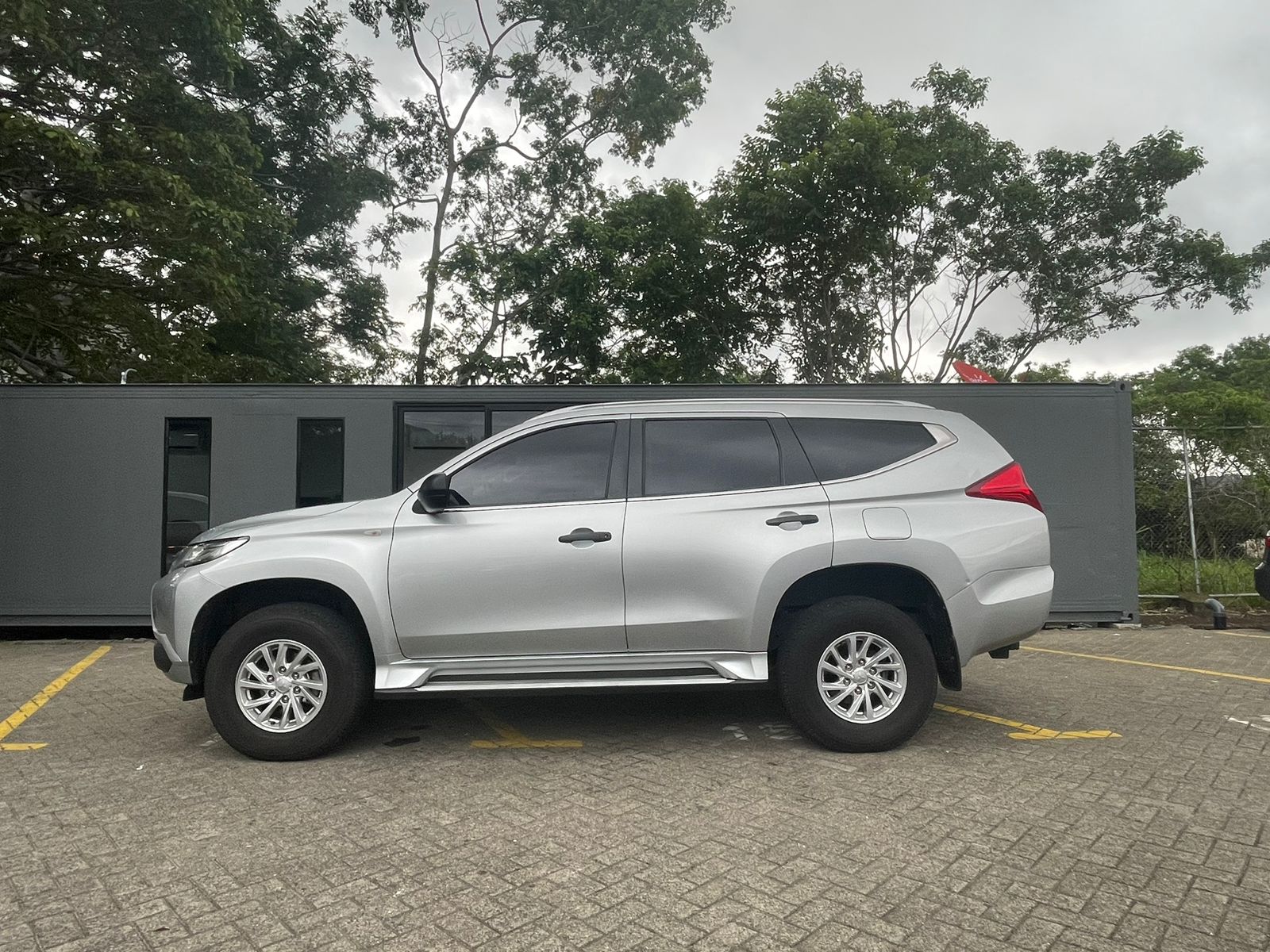 MITSUBISHI MONTERO SPORT