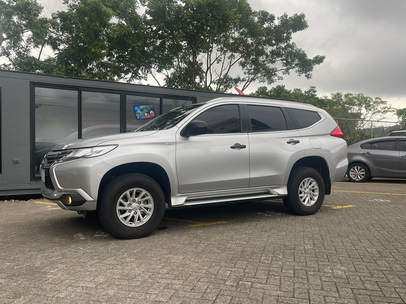 MITSUBISHI MONTERO SPORT