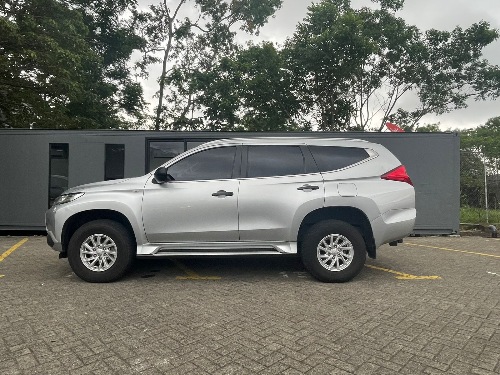 MITSUBISHI MONTERO SPORT