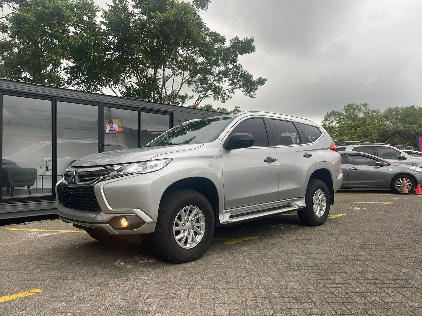 MITSUBISHI MONTERO SPORT
