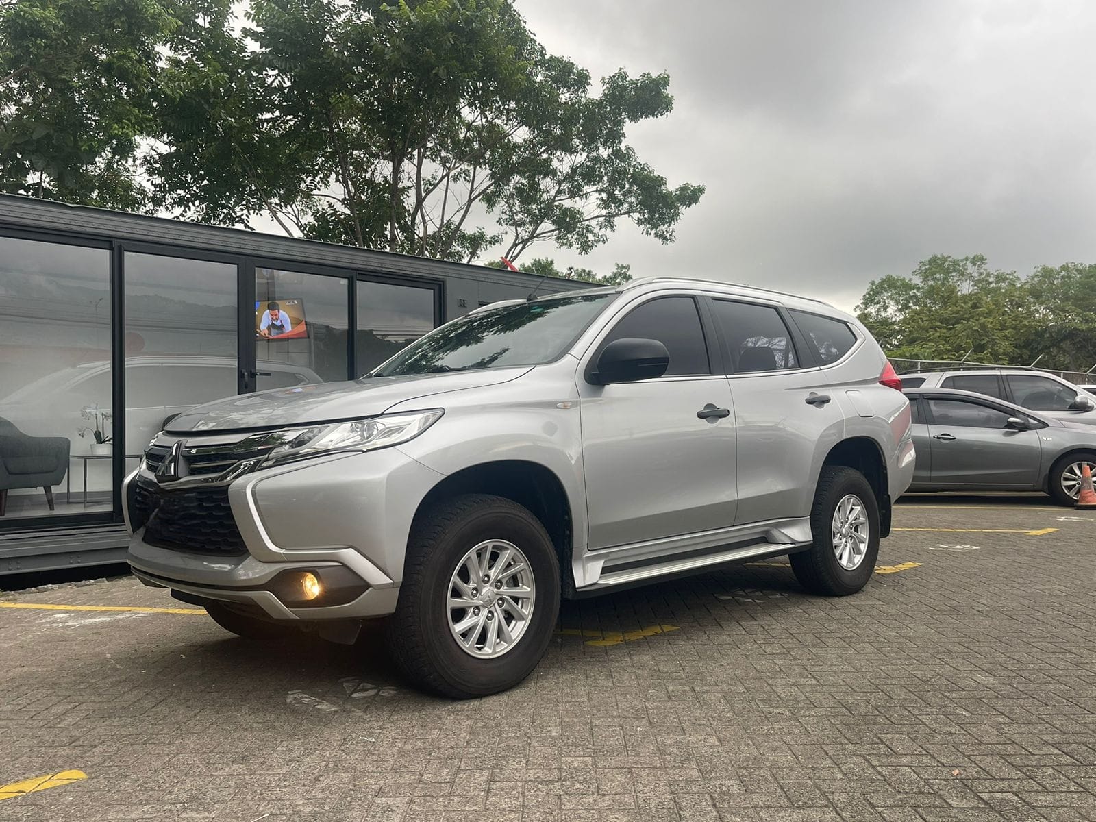 MITSUBISHI MONTERO SPORT