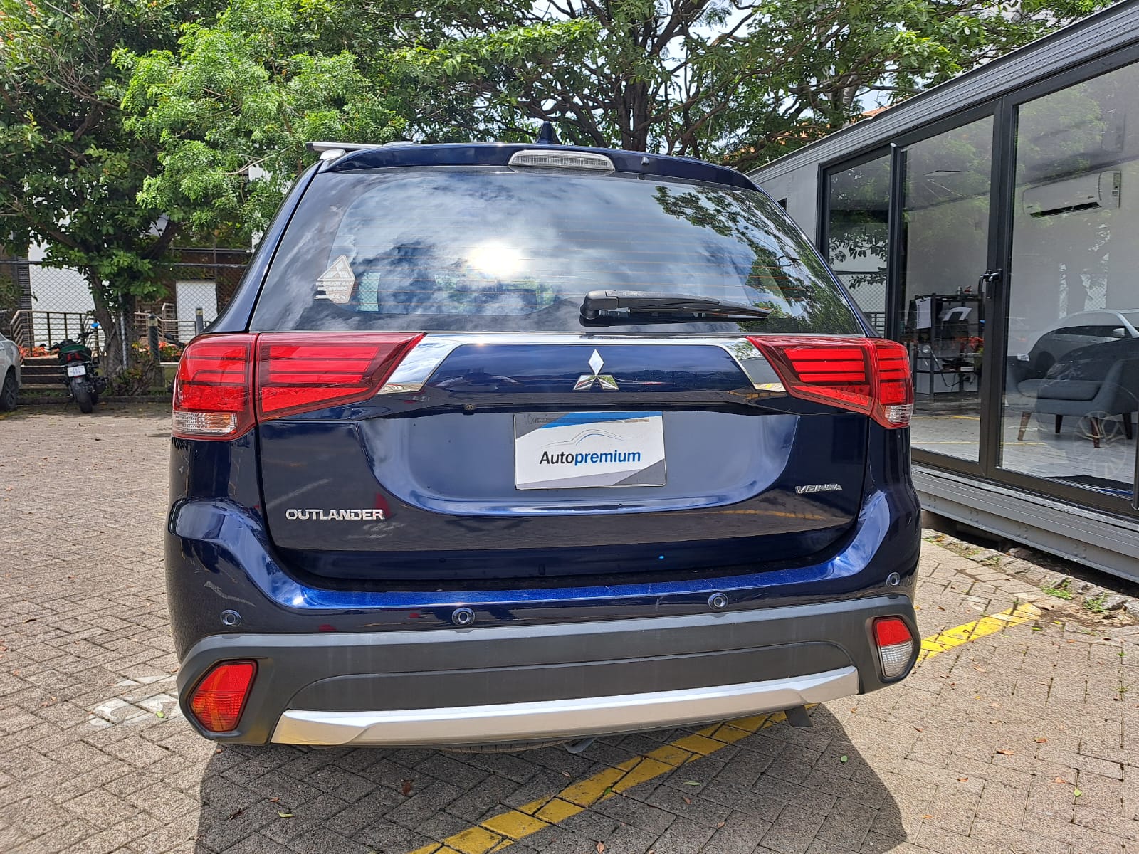 MITSUBISHI OUTLANDER