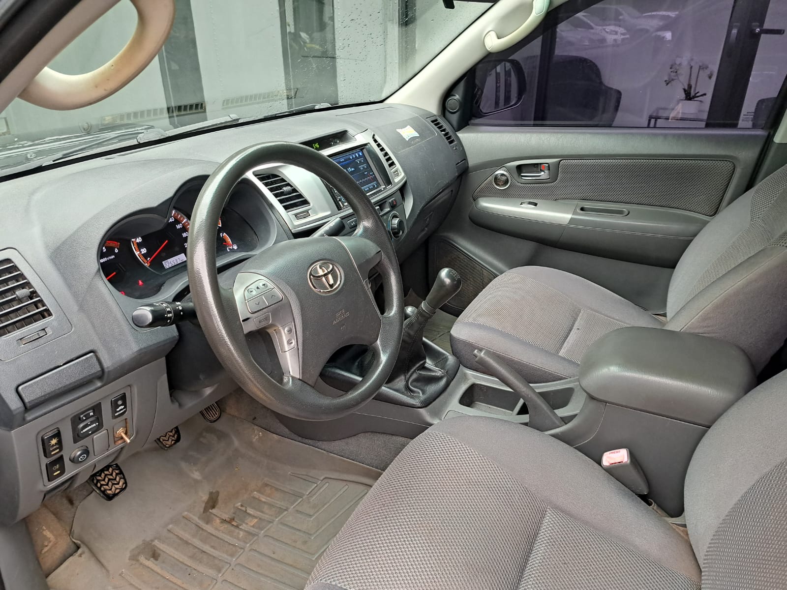 TOYOTA HILUX SRV