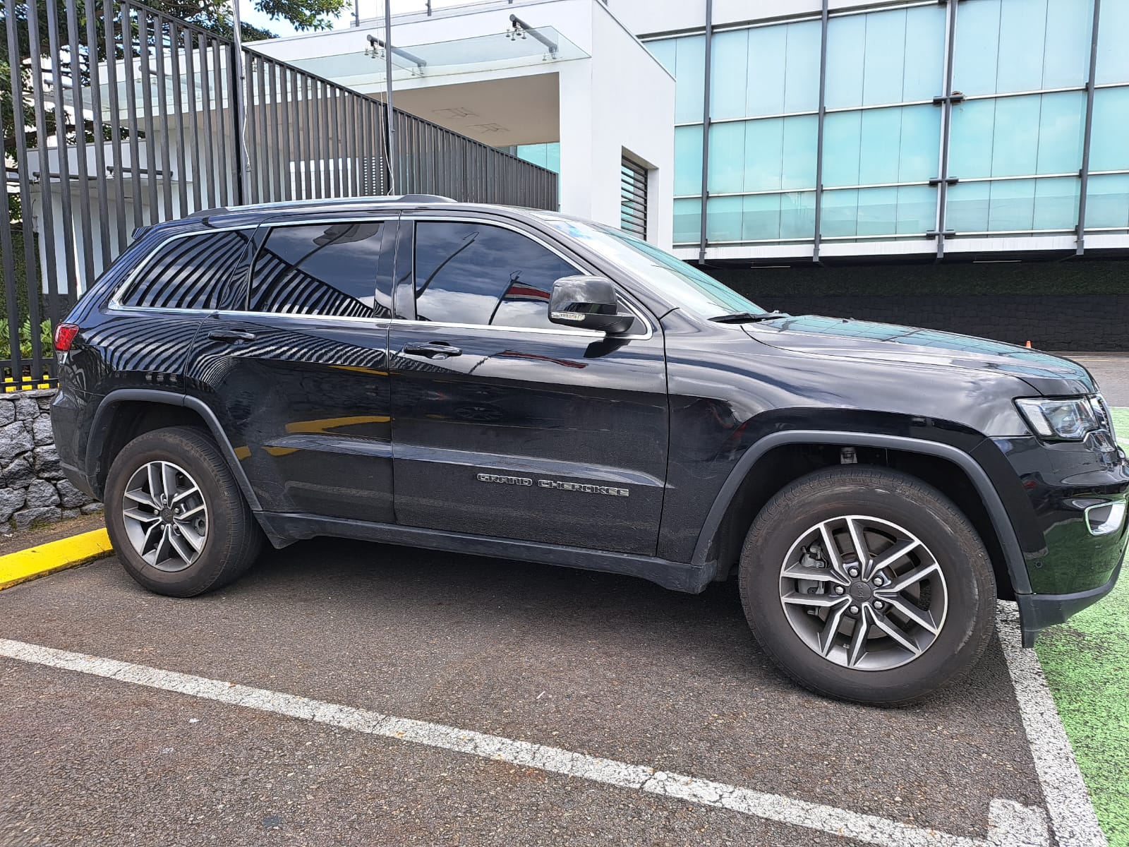 JEEP LAREDO
