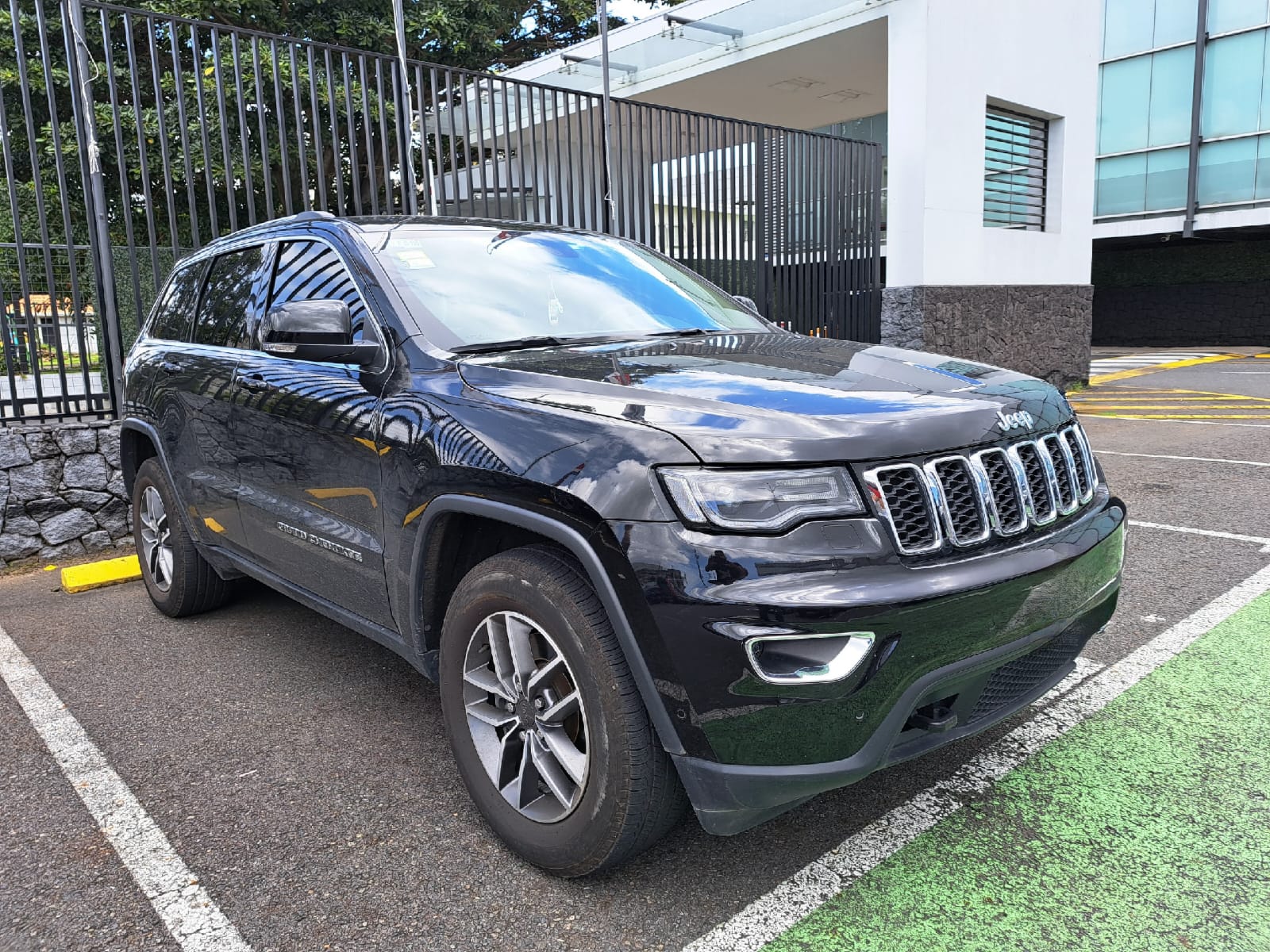 JEEP LAREDO